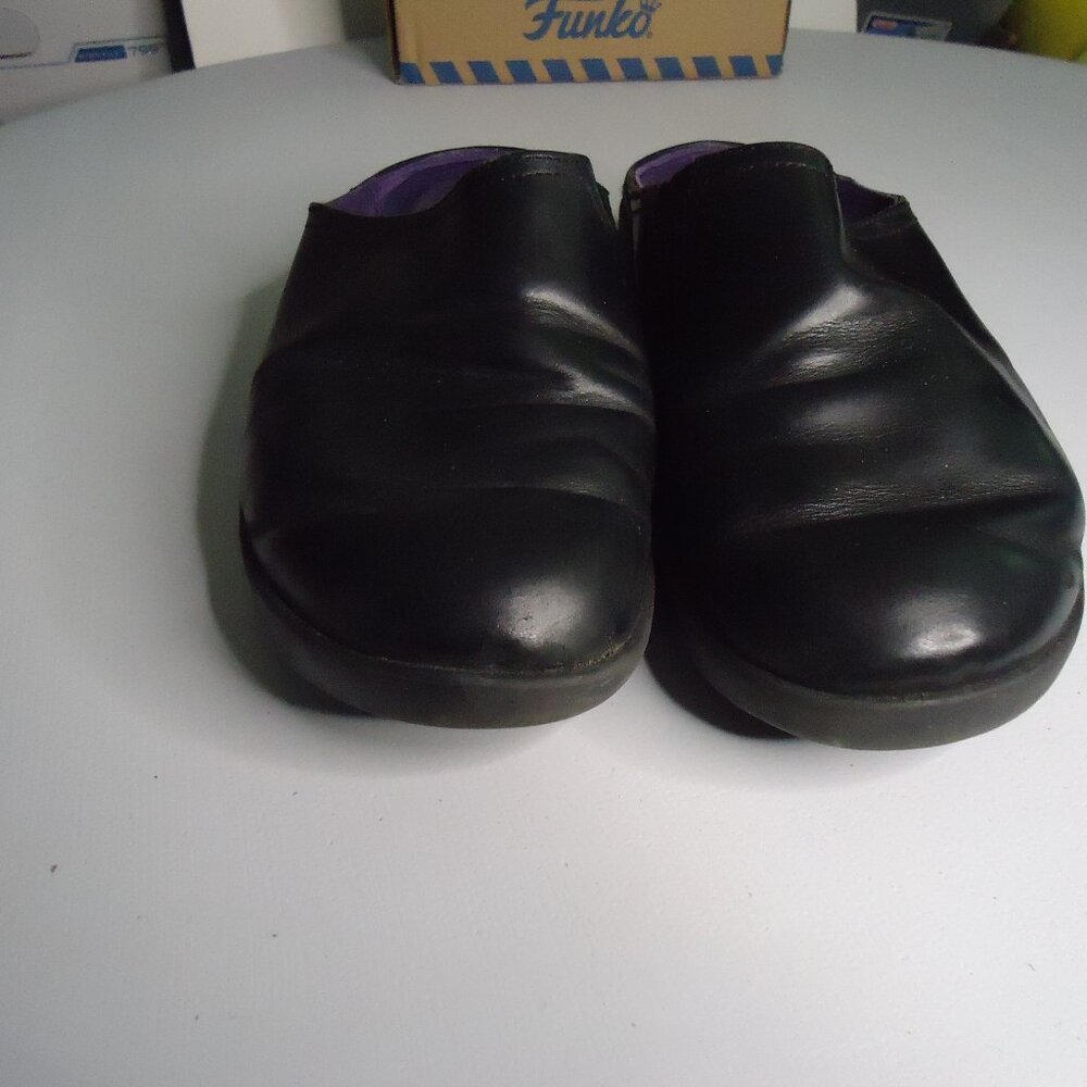 Crocs Clogs Women's Sz 9.5 Cobbler 2.0 Black/Purple Leather Slip On Mule Shoes 1